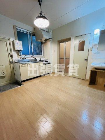 仲介手数料0円！黒川籏ビルの居間・リビング