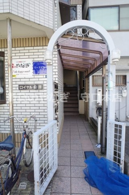 【エントランス】 | ロイヤル桑原