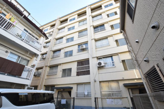 【外観】 | さほど大きなサイズではありませんが、清潔感があり、好感の持てるマンション外観。ぜひ一度、現地でご覧ください。