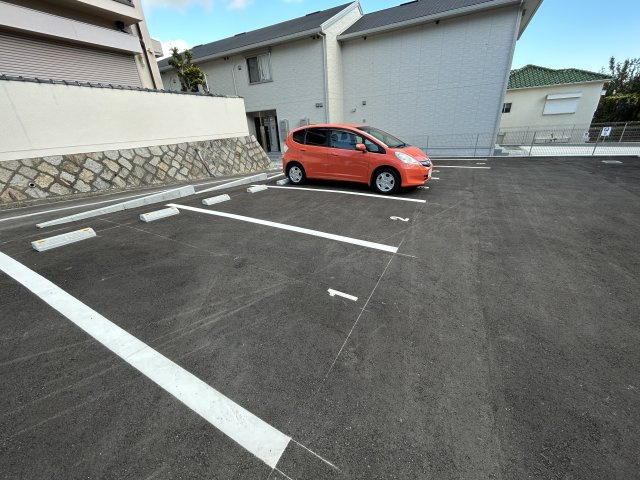 クローバー富士5号館の駐車場