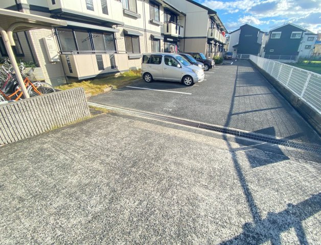 レオコート21の駐車場