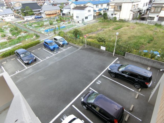 リバーサイド千里丘の駐車場