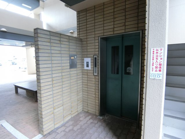 リバーサイド千里丘のエントランス