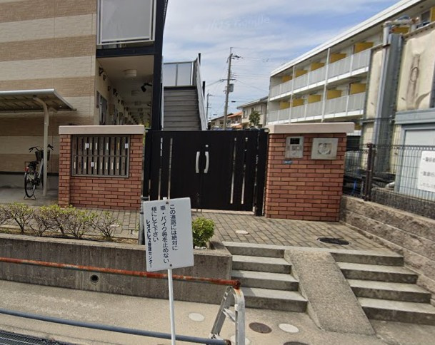 レオパレスリビエルブランシェⅡのエントランス