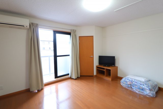 レオパレスリビエルブランシェⅡの洋室