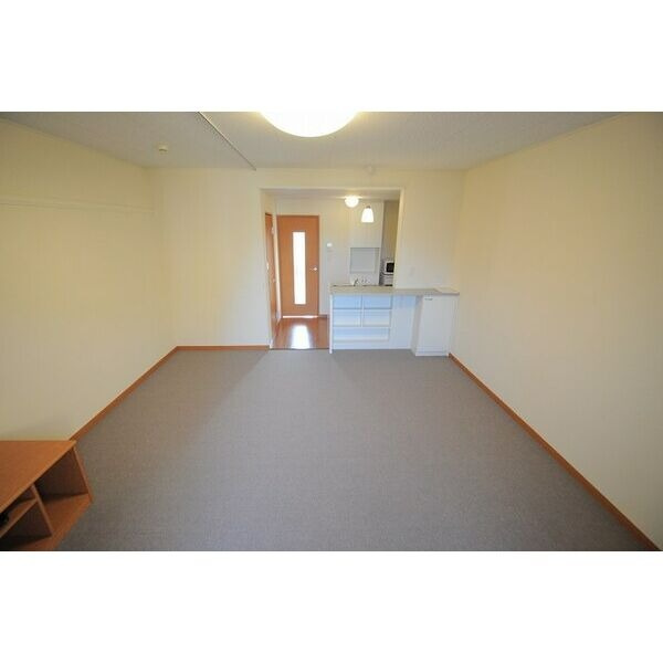 レオパレスリビエルブランシェⅡの居間・リビング