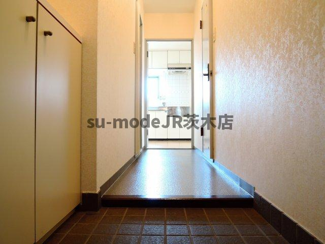 735柳ビルの玄関