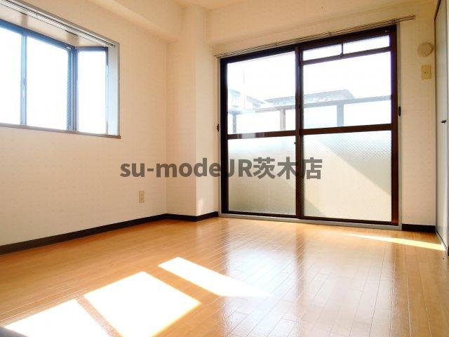 735柳ビルの寝室