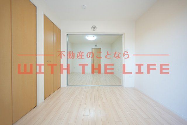 コロンⅡ【10,000円キャッシュバック対象物件】の内装|明るい色調の室内です