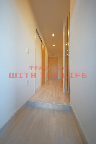 コロンⅡ【10,000円キャッシュバック対象物件】の玄関|収納もある玄関です