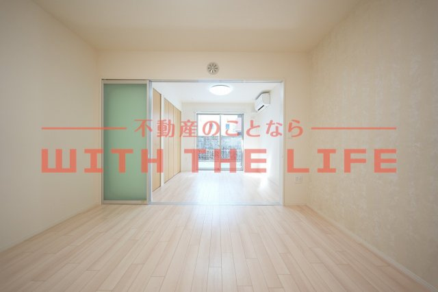 コロンⅡ【10,000円キャッシュバック対象物件】の居間・リビング|ゆったりとしたリビングです