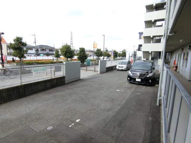 鮎川ハイツの駐車場