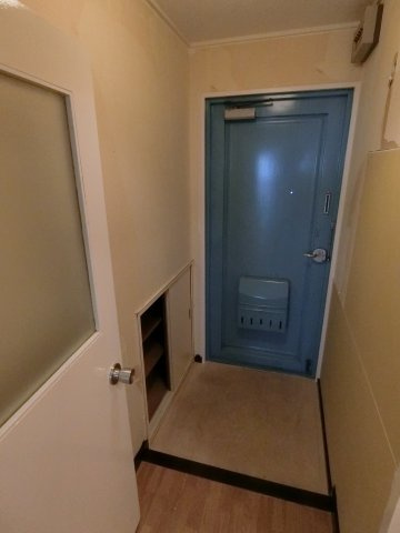 鮎川ハイツの玄関