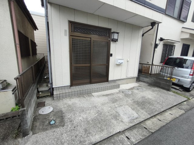 【駐車場】 | 岩槻区小溝貸家 | カースペースがあります