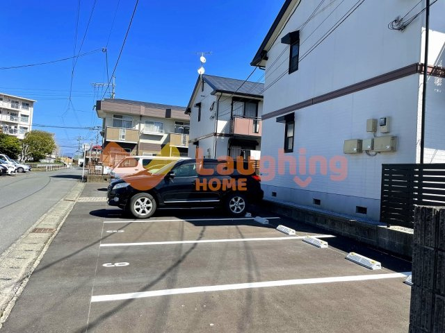 セジュールクレストB棟の駐車場|駐車場完備です