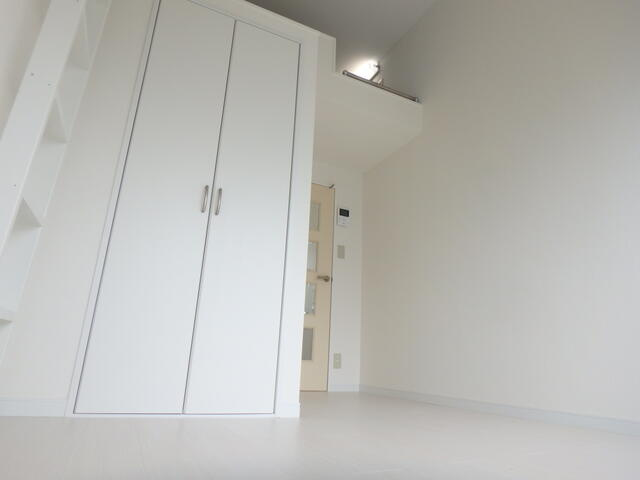 写真は同間取りの別部屋です。