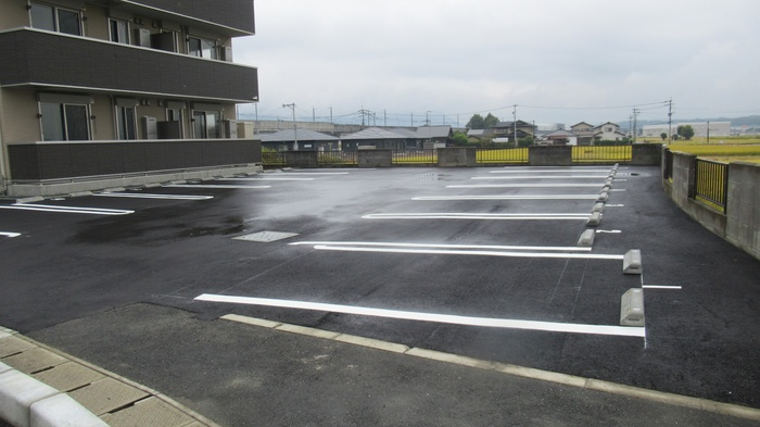 アイリスガーデンの駐車場|駐車場があるので、車を買う予定の方も安心です