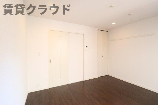 ディアステスタ港の洋室