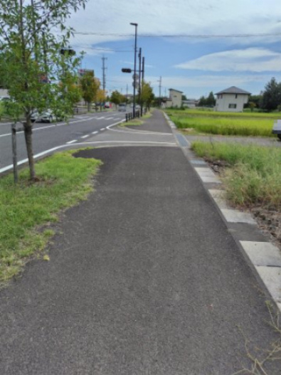 ６１７８８　各務原市上戸町土地の前面道路含む現地写真