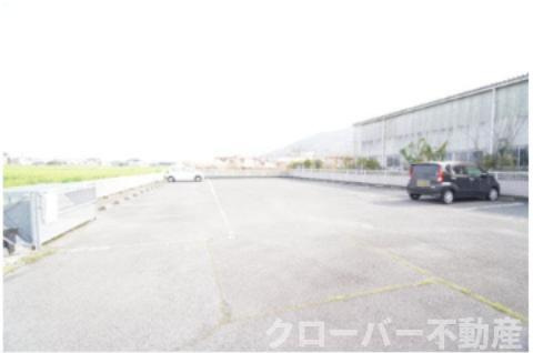 メゾンプログレッソＡの駐車場