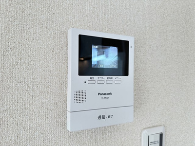 【セキュリティ】 | リバーハイツ麻生 | 防犯対策に有効なカメラ付きインターホン！録画機能が付いているので留守中の訪問者まで確認できます♪