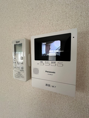 【セキュリティ】 | リバーハイツ麻生 | 防犯対策に有効なカメラ付きインターホン！録画機能が付いているので留守中の訪問者まで確認できます♪