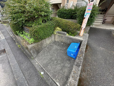 【その他共用部分】 | リバーハイツ麻生 | 敷地内ごみ置き場でごみ出しもらくらく～♪忙しい社会人さんや主婦さんにもうってつけ！