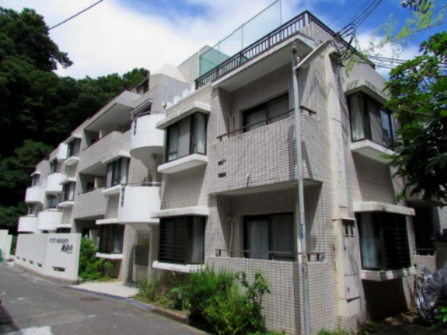 シティハイツ諏訪山の外観