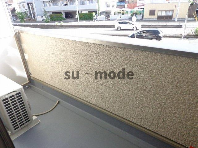 ネオライヴズ　岸部のバルコニー