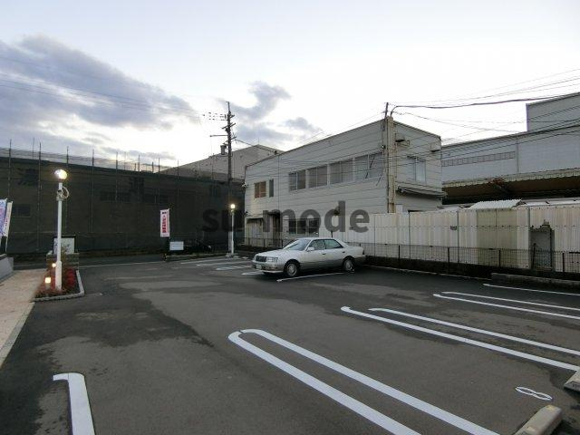 メゾンドフェリーチェの駐車場