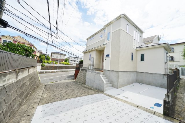【横浜市瀬谷区阿久和西１丁目5-19新築戸建て】★仲介手数料無料★（三ツ境小学校・原中学校）の前面道路含む現地写真