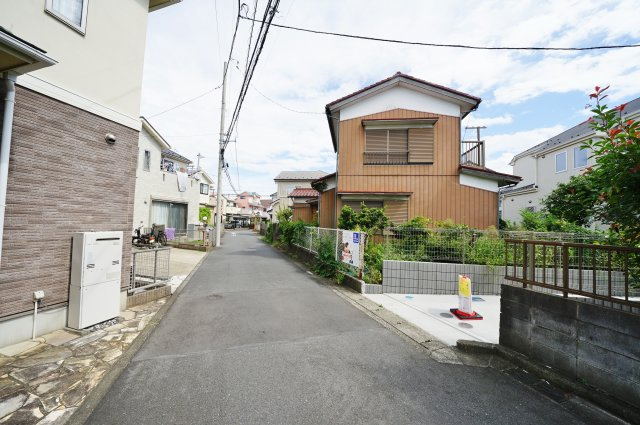 【横浜市瀬谷区阿久和東３丁目35-2新築戸建て】★仲介手数料無料★（原小学校・原中学校）の前面道路含む現地写真