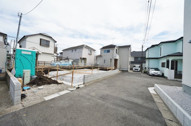 【横浜市瀬谷区下瀬谷３丁目6-18新築戸建て】★仲介手数料無料★（瀬谷さくら小学校・下瀬谷中学校）の前面道路含む現地写真
