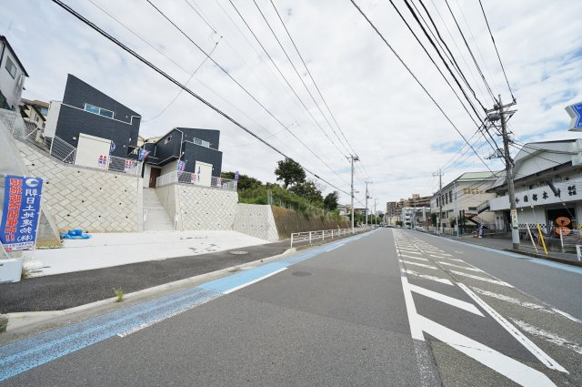 【横浜市旭区善部町2-2全２棟新築戸建て１号棟】★仲介手数料無料★（善部小学校・南希望が丘中学校）の前面道路含む現地写真