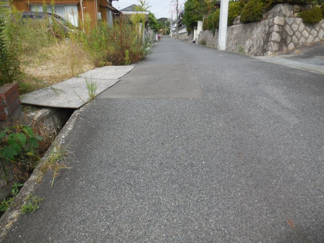 【前面道路含む現地写真】 | 前面道路の道幅も十分の広さがあります