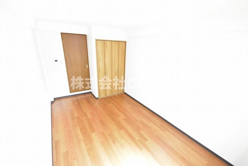 八尾市宮町１丁目の賃貸マンションの居間・リビング