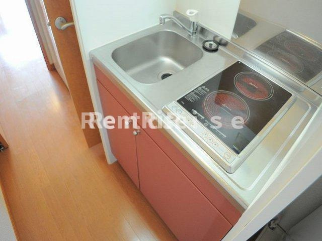 レオパレス森本北のキッチン|安心安全の電気コンロ、加熱力はばっちりのラジエントヒーター！