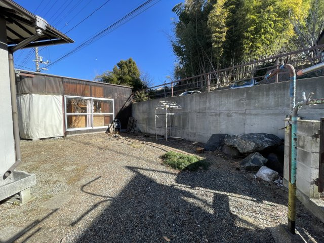 高崎市吉井町矢田平屋建ての駐車場|外物置付きです！
