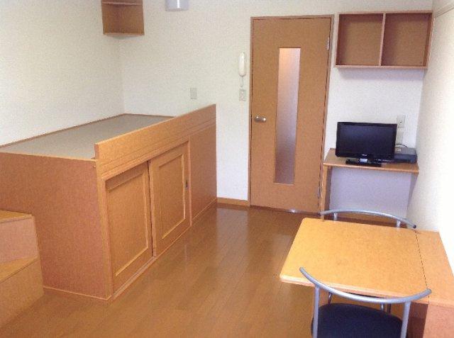 レオパレス五条の寝室