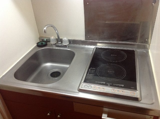 レオパレス五条のキッチン|電気コンロ　2口