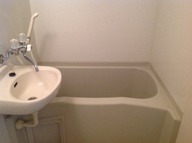 レオパレス五条の浴室