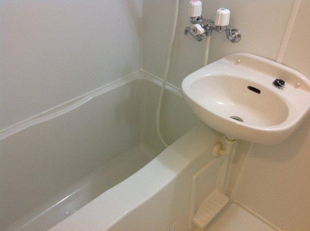 レオパレスシャトレーンⅡの浴室