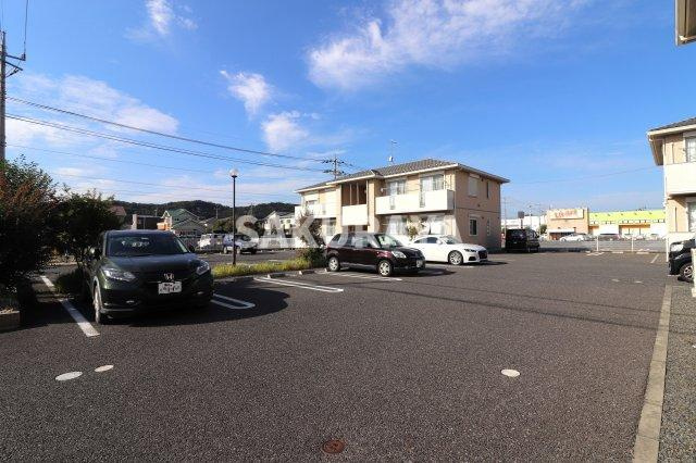 グランフルールの駐車場