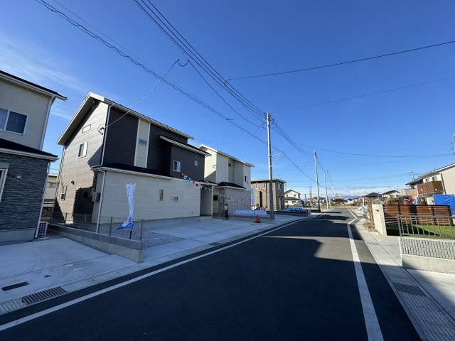 新築　前橋市江田町全3棟　Blooming　Garden　2号棟の前面道路含む現地写真|現地写真　北側接道幅員約6ｍ