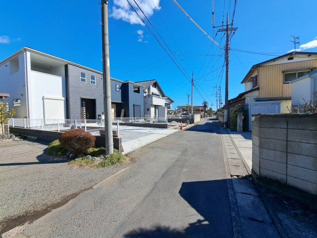 新築　高崎市井野町第8　Livele Garden.S　1号棟の前面道路含む現地写真|現地写真　南側接道幅員約3.3ｍ	