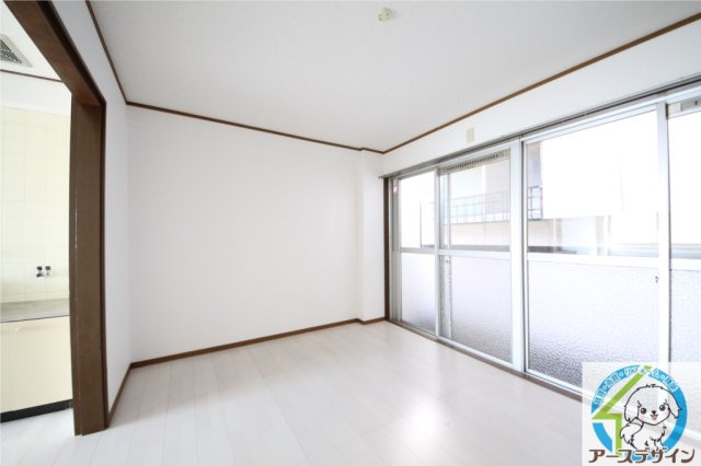 伊勢田マンションの洋室