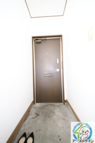 伊勢田マンションの玄関