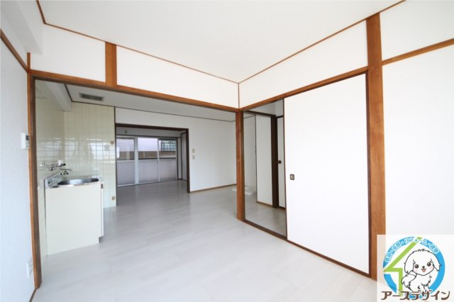 伊勢田マンションの居間・リビング