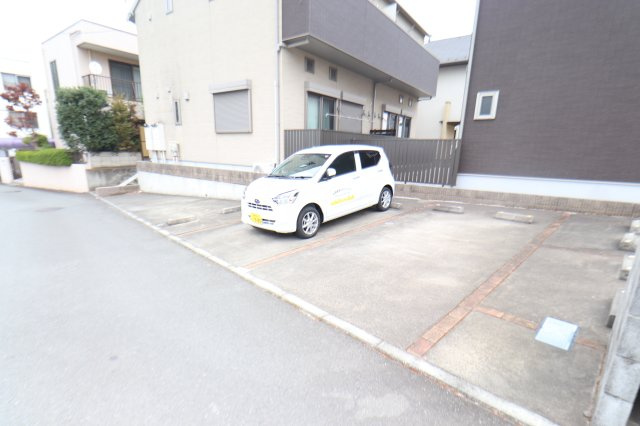 フォレストAの駐車場