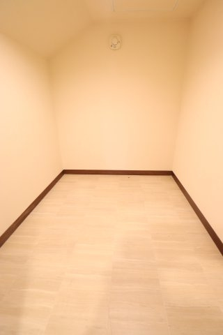 フォレストAの居間・リビング